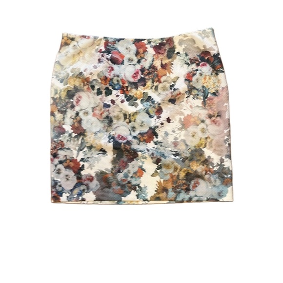 Womens Floral White Mini Skirt NWT Size 16 - Picture 1 of 3